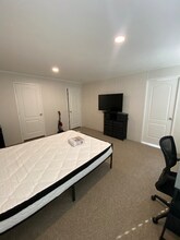 325 Robin Ln in Mcdonough, GA - Foto de edificio - Building Photo