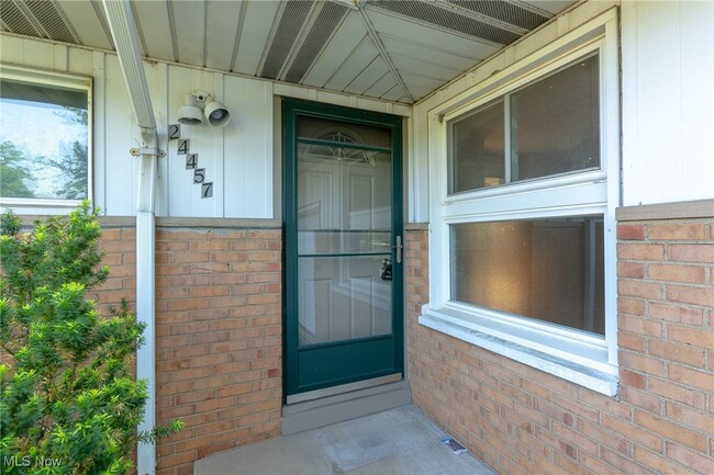 24457 Tunbridge Ln in Beachwood, OH - Building Photo - Building Photo