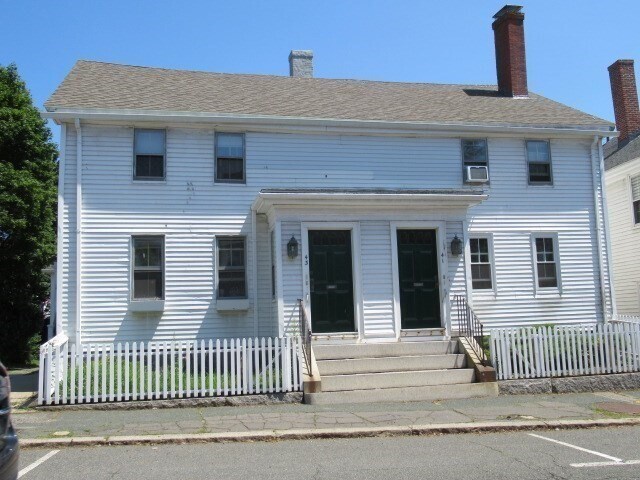 43 Pleasant St in Gloucester, MA - Building Photo