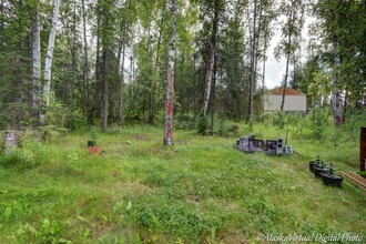 18126 Birchtree St in Anchorage, AK - Foto de edificio - Building Photo