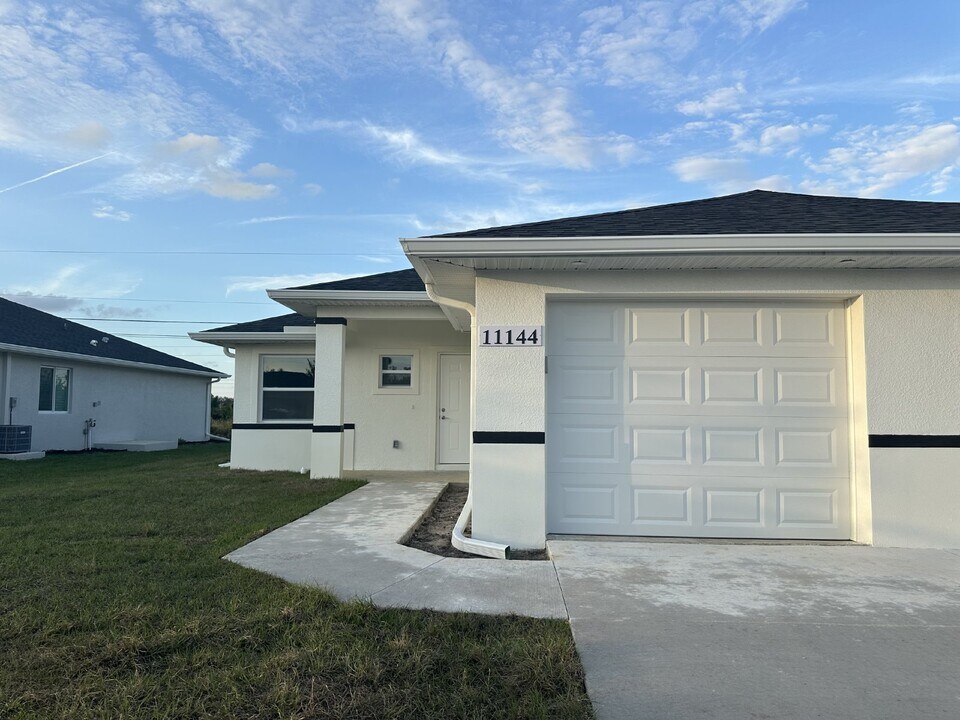 11144 Pendleton Ave in Englewood, FL - Building Photo