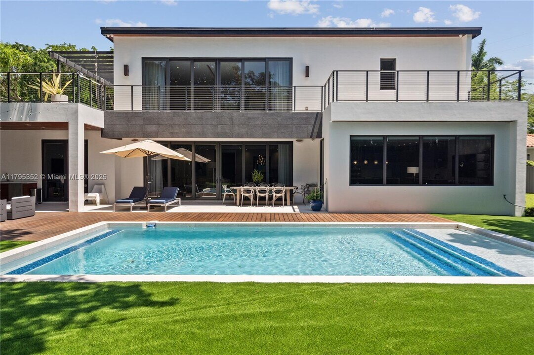 58 Bay Heights Dr in Miami, FL - Building Photo