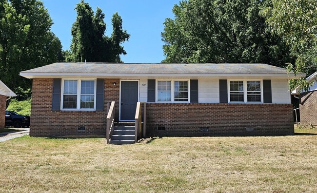 property at 1529 Earl Dr