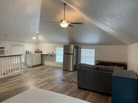 210 W Michigan Ave in DeLand, FL - Building Photo