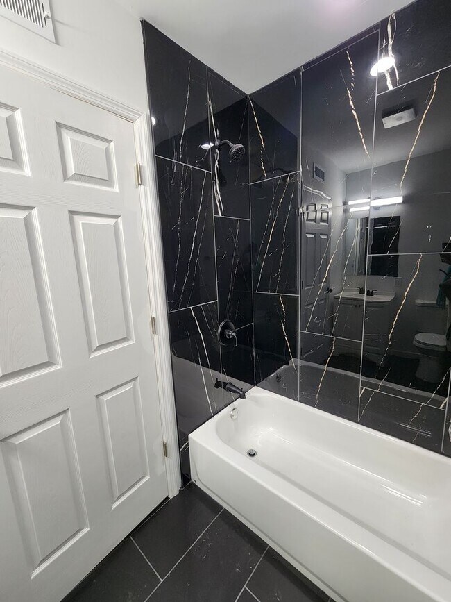 5012 W Stiles St in Philadelphia, PA - Foto de edificio - Building Photo