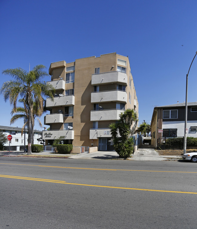 Skyline Apartments in Los Angeles, CA - Building Photo - Building Photo