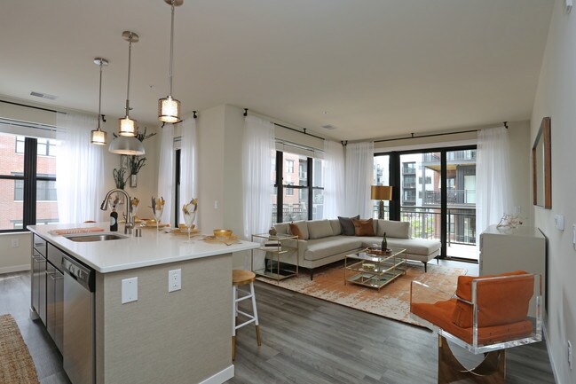 Synergy at the Mayfair in Wauwatosa, WI - Foto de edificio - Interior Photo