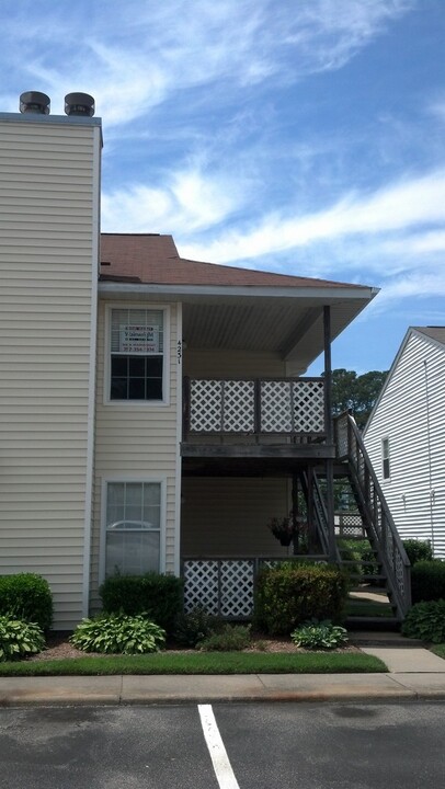 4231 Thalia Station Cir in Virginia Beach, VA - Building Photo