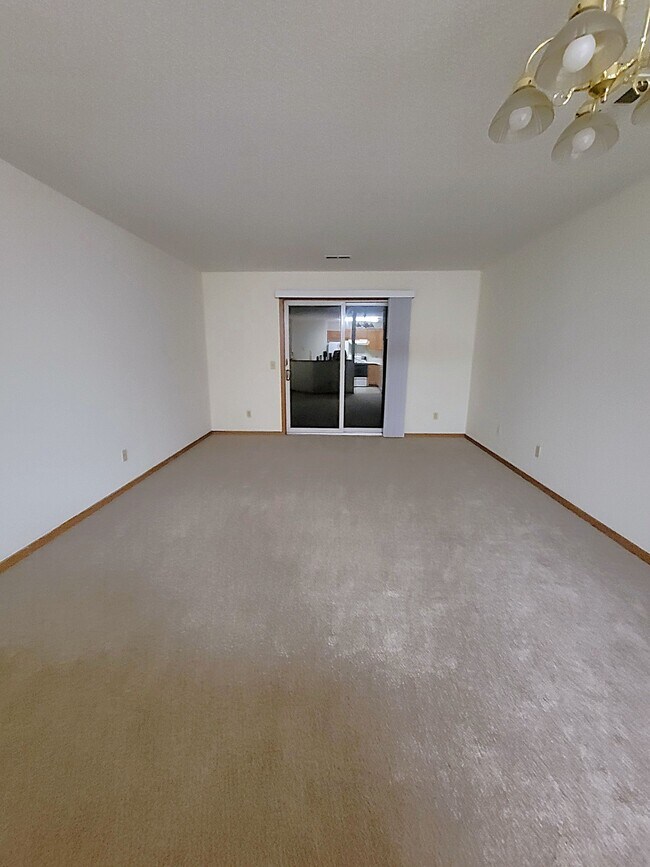 855 Highview Dr in New Richmond, WI - Foto de edificio - Building Photo