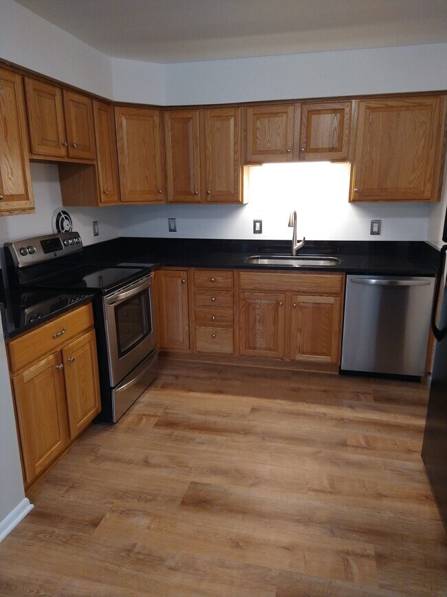property at 946 N Adams Rd