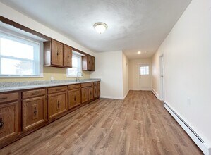 47 Tremont St, Unit 2 in Norwood, MA - Foto de edificio - Building Photo