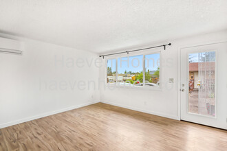 2106-2108 NE Buffalo St in Portland, OR - Building Photo - Building Photo