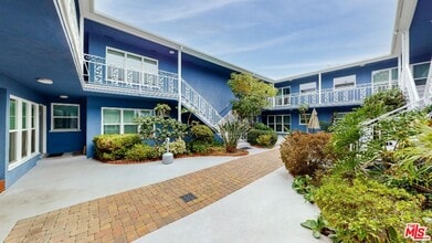 11284 Montana Ave in Los Angeles, CA - Building Photo - Building Photo