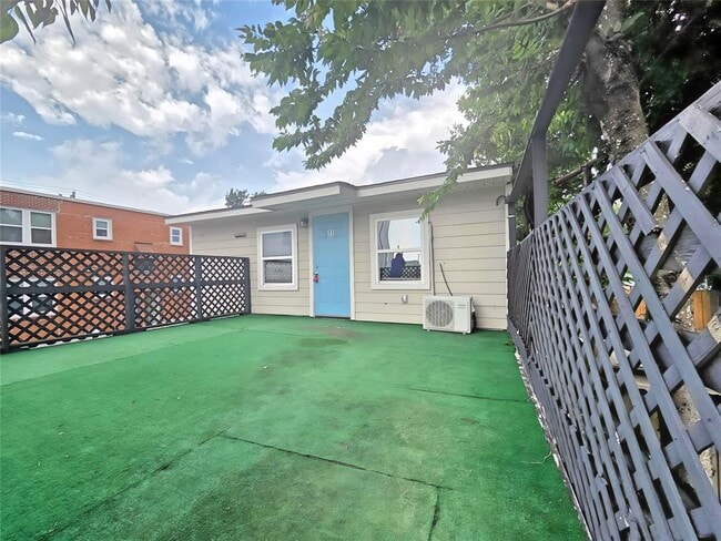 4311 Harrisburg Blvd in Houston, TX - Building Photo - Building Photo