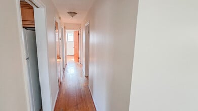 3914 McKinley St in Dearborn Heights, MI - Building Photo - Building Photo