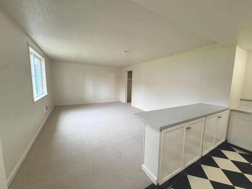 4718-4720 SW Luradel St in Portland, OR - Foto de edificio