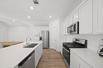 210 Bella Wy in Pinehurst, TX - Foto de edificio - Building Photo