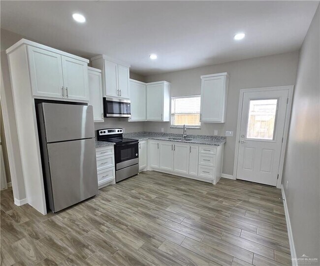 810 N Blair Ave in Edinburg, TX - Building Photo - Building Photo