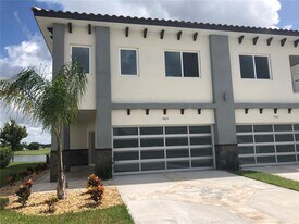 1927 Greenbriar Ter in Davenport, FL - Building Photo