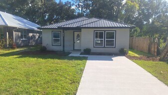 1523 NE 1st Ave in Gainesville, FL - Building Photo