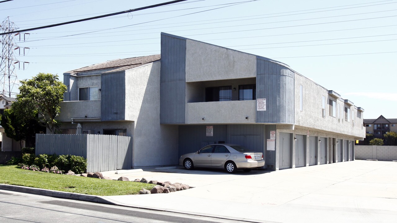 13892 Iowa St in Westminster, CA - Foto de edificio