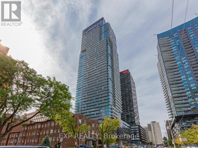 39-339 Roehampton Ave