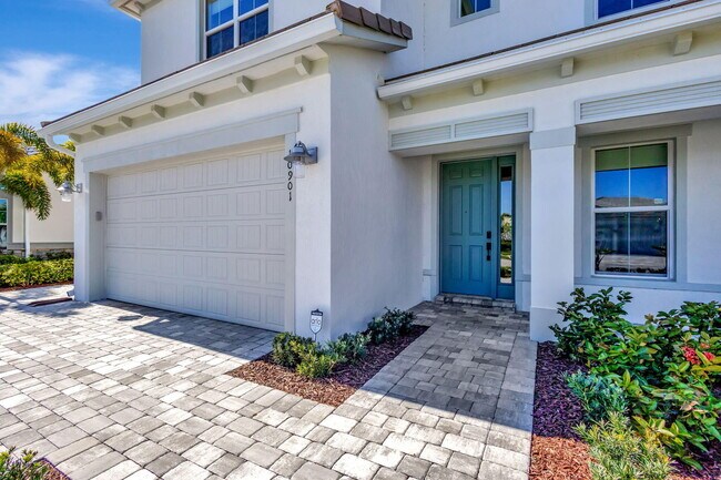 10901 Stellar Cir in Palm Beach Gardens, FL - Building Photo - Building Photo