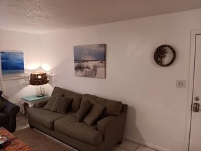 203 C St, Unit B in St. Augustine, FL - Building Photo - Building Photo