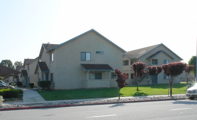 Gilroy Garden Apartments in Gilroy, CA - Foto de edificio - Building Photo