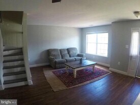 8702 Village Green Ct in Alexandria, VA - Building Photo