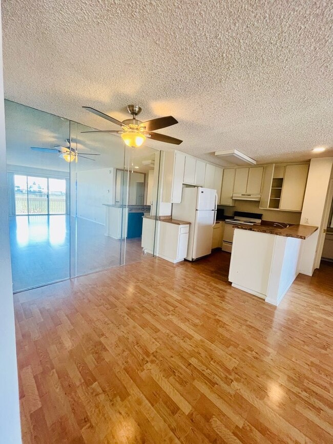 1775 Diamond St in San Diego, CA - Building Photo - Building Photo