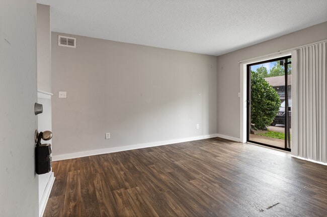 The Grove on Spring in Dickson, TN - Building Photo - Building Photo