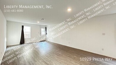 10929 Presa Wy in San Antonio, TX - Building Photo - Building Photo