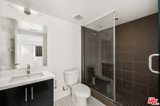 2920 Rowena Ave in Los Angeles, CA - Building Photo - Building Photo