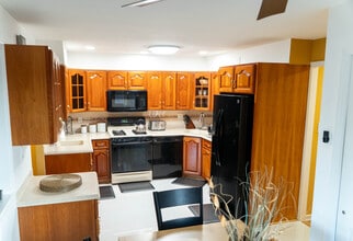 1042 E 93rd St, Unit 1042 2nd Fl in Brooklyn, NY - Building Photo - Building Photo