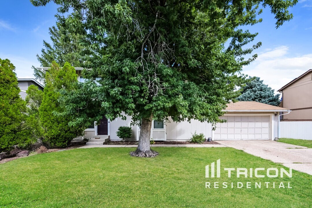 3954 S Idalia St in Aurora, CO - Building Photo