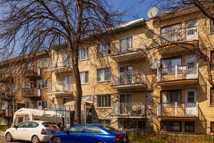 7225 Cartier Rue in Montréal, QC - Building Photo