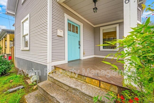 626 NE Russell St in Portland, OR - Foto de edificio - Building Photo