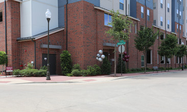 Cherry Street | Student Housing in College Station, TX - Foto de edificio - Building Photo