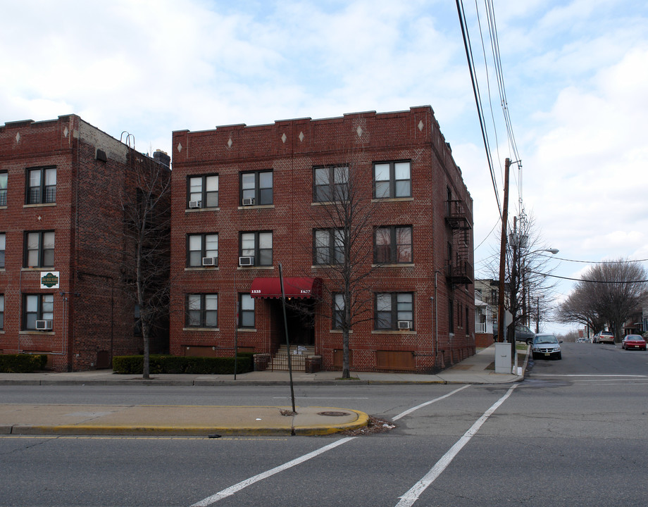 1535-1537 John F Kennedy Blvd in Jersey City, NJ - Building Photo