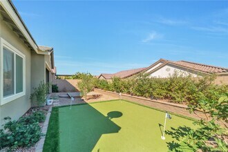 318 Homeward Way in Henderson, NV - Building Photo - Building Photo