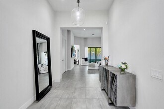 5663 Brookfield Cir W in Fort Lauderdale, FL - Foto de edificio - Building Photo