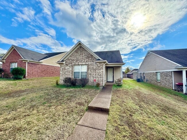 10095 Nolton Cir in Cordova, TN - Building Photo - Building Photo