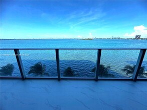 700 NE 24th St, Unit 303 in Miami, FL - Building Photo - Building Photo