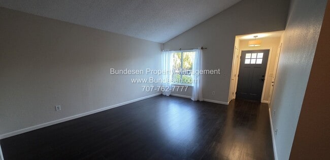 831 Pulteney Pl in Windsor, CA - Building Photo - Building Photo