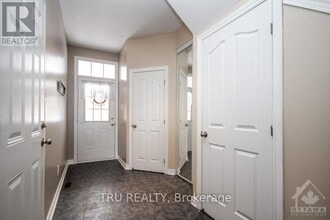 161 Tandalee Crescent in Ottawa, ON - Building Photo - Building Photo