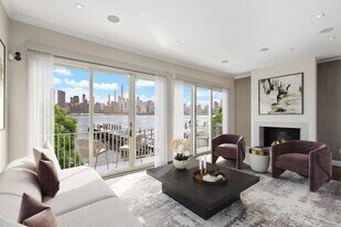 443 Albany Ct in West New York, NJ - Building Photo