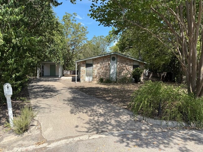 property at 3202 Locke Ln