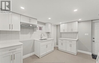 1439 Benjamin Ave in Windsor, ON - Building Photo - Building Photo