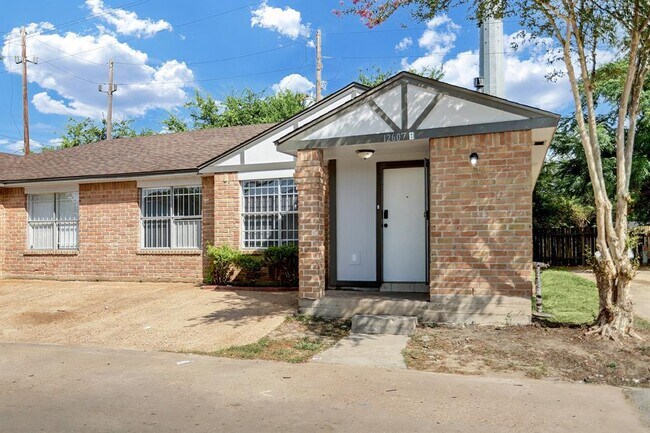 12607 Veterans Memorial Dr-Unit -B in Houston, TX - Building Photo - Building Photo